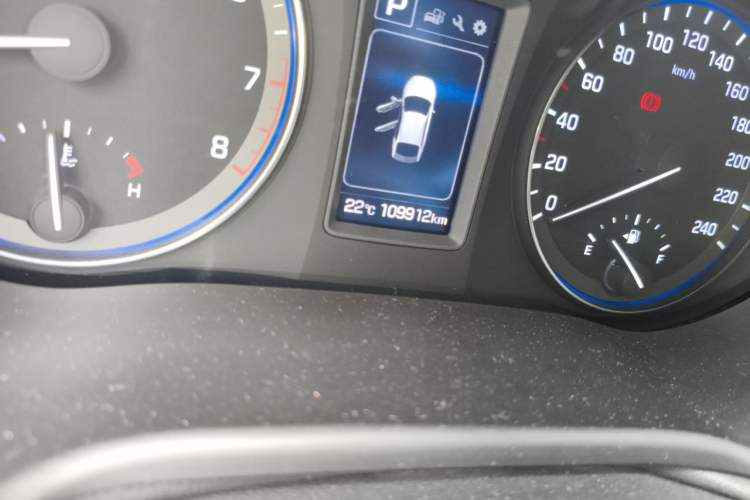 Used Hyundai Mistra 2016 1.8L Automatic Smart GLS Odometer Close Up