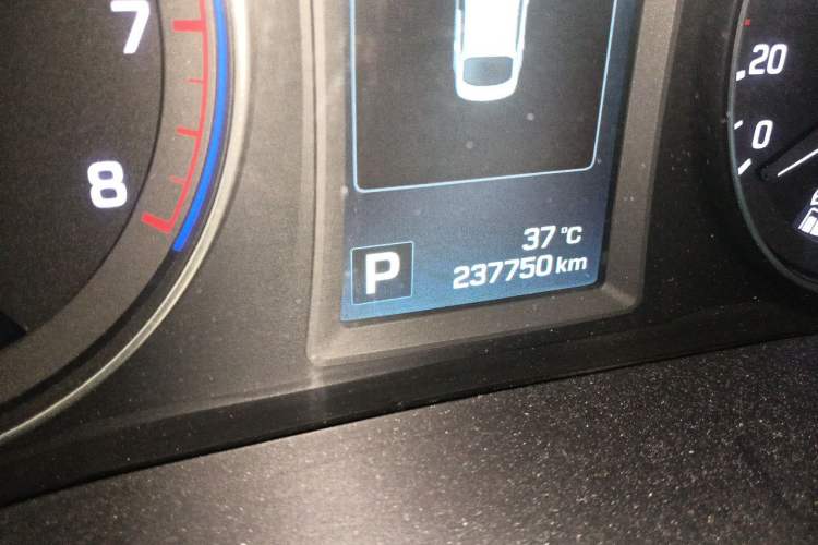 Used Hyundai Mistra 2016 1.8L Automatic Deluxe DLX Model Odometer Close Up