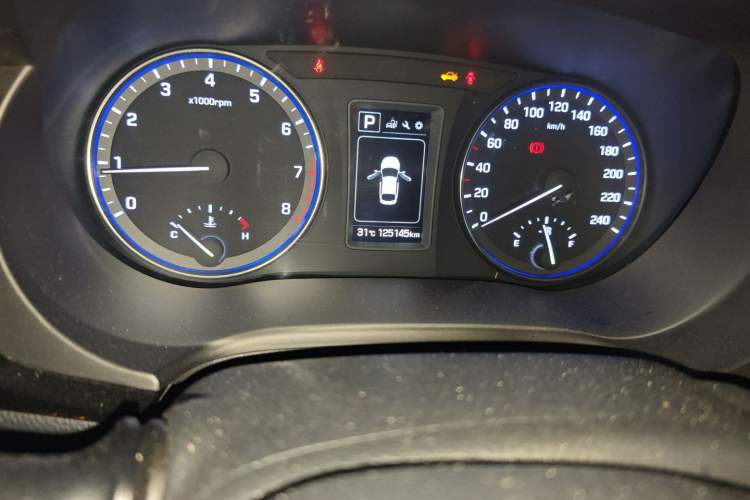 Used Hyundai Mistra 2016 1.8L Automatic Smart GLS Odometer Close Up