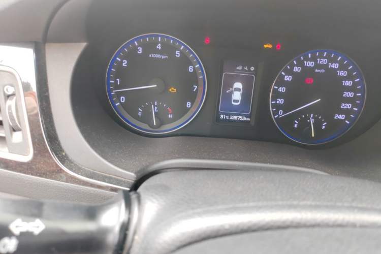 Used Hyundai Mistra 2016 1.8L Manual Comfort GL Model Odometer Close Up