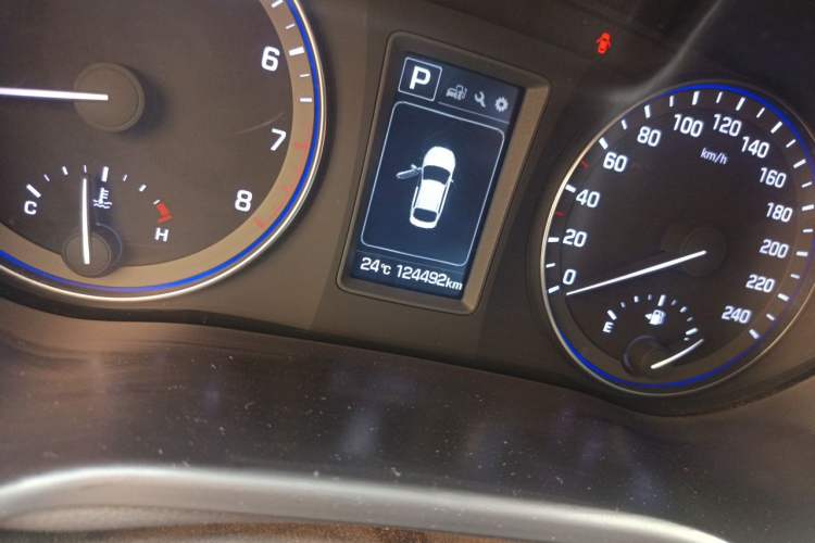 Used Hyundai Mistra 2016 1.8L Automatic Smart GLS Odometer Close Up