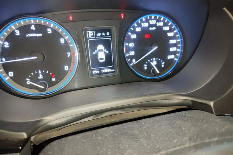 Used Hyundai Mistra 2016 1.8L Automatic Smart GLS Odometer Close Up