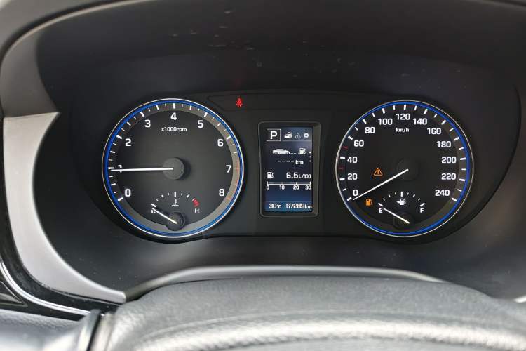 Used Hyundai Mistra 2016 1.8L Automatic Smart GLS Odometer Close Up