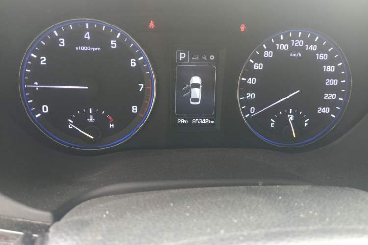Used Hyundai Mistra 2016 1.8L Automatic Smart GLS Odometer Close Up