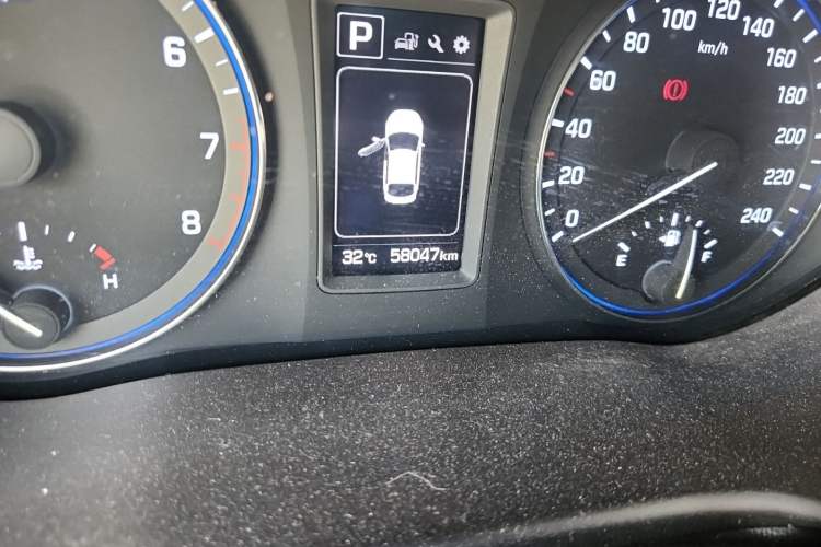 Used Hyundai Mistra 2016 1.8L Automatic Smart GLS Odometer Close Up