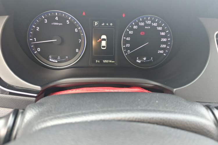 Used Hyundai Mistra 2016 1.8L Automatic Deluxe DLX Model Odometer Close Up