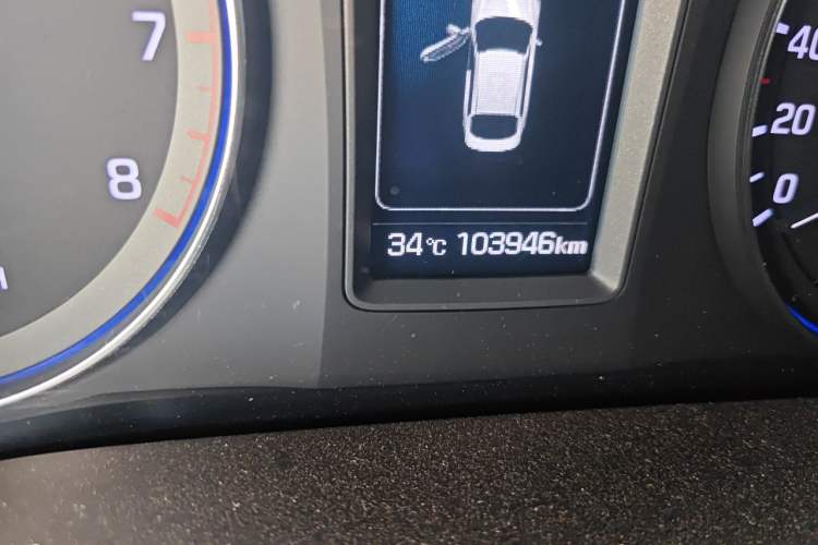 Used Hyundai Mistra 2016 1.6T Automatic Smart GLS Odometer Close Up