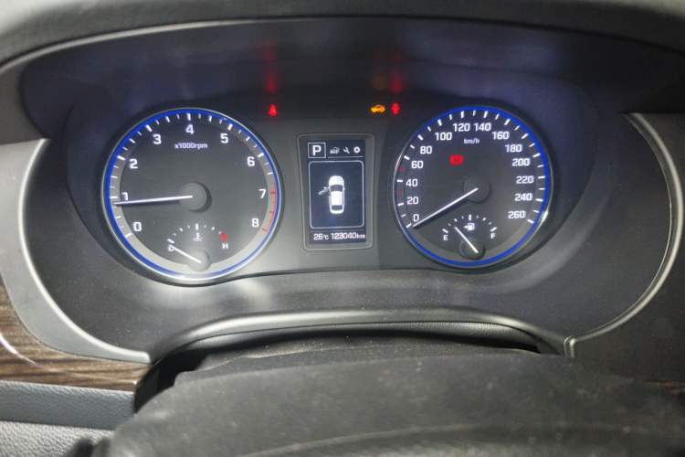 Used Hyundai Mistra 2016 1.6T Automatic Smart GLS Odometer Close Up