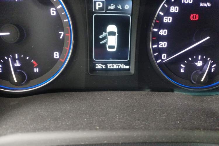 Used Hyundai Mistra 2016 1.6T Automatic Smart GLS Odometer Close Up
