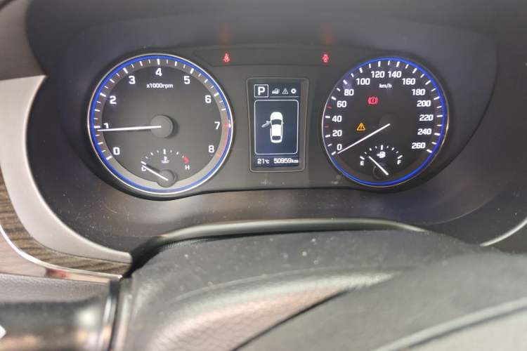 Used Hyundai Mistra 2016 1.6T Automatic Smart GLS Odometer Close Up