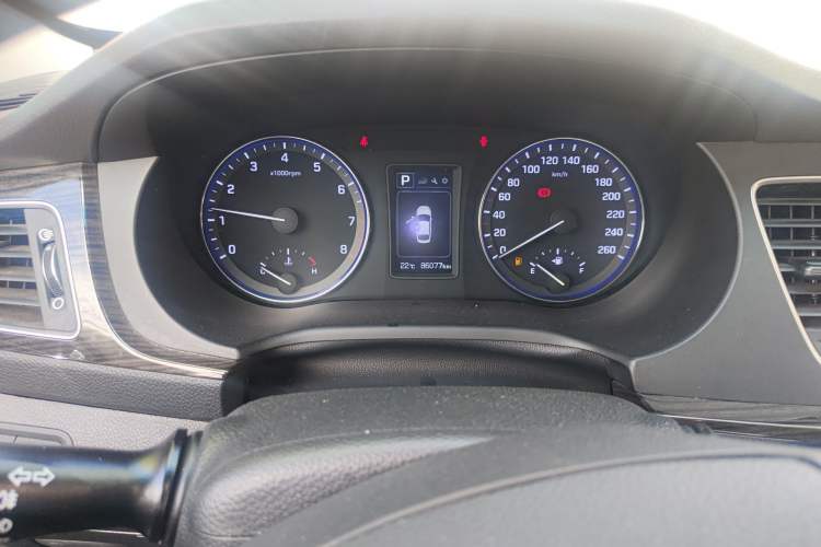 Used Hyundai Mistra 2016 1.6T Automatic Smart GLS Odometer Close Up