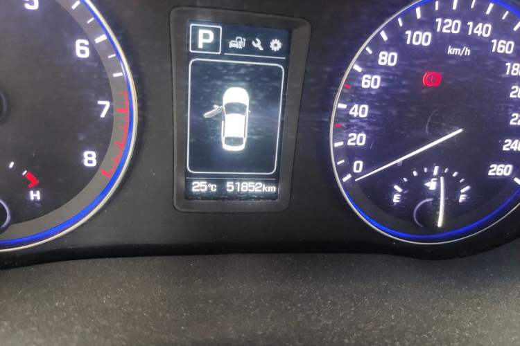 Used Hyundai Mistra 2016 1.6T Automatic Smart GLS Odometer Close Up