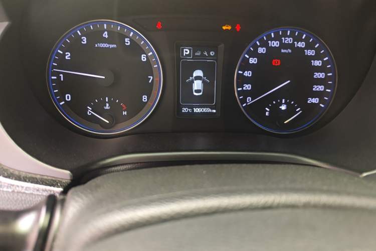 Used Hyundai Mistra 2016 1.8L Automatic Smart GLS Odometer Close Up
