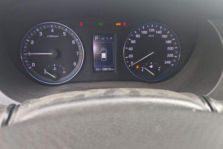 Used Hyundai Mistra 2016 1.8L Automatic Smart GLS Odometer Close Up
