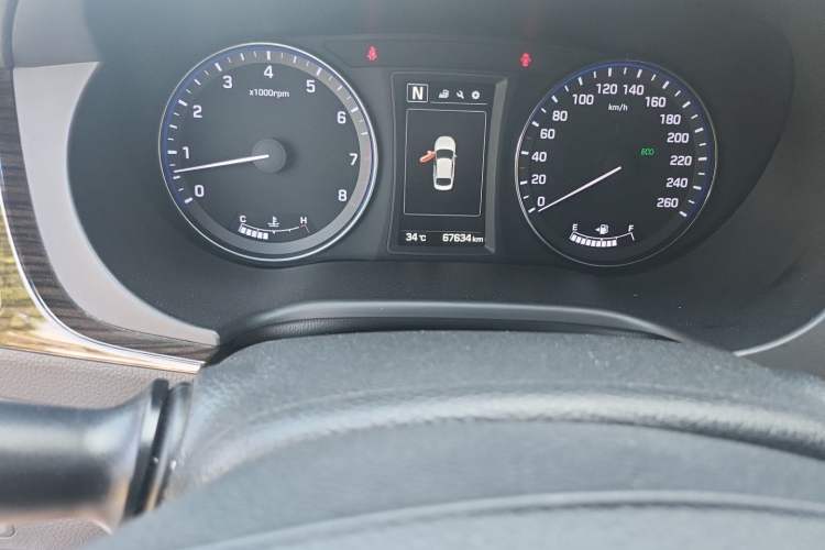 Used Hyundai Mistra 2016 1.6T Automatic Flagship TOP Model Odometer Close Up