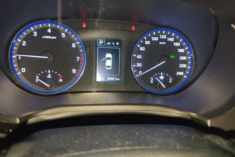 Used Hyundai Mistra 2016 1.8L Automatic Smart GLS Odometer Close Up