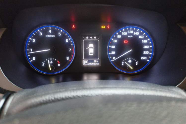 Used Hyundai Mistra 2016 1.8L Automatic Smart GLS Odometer Close Up