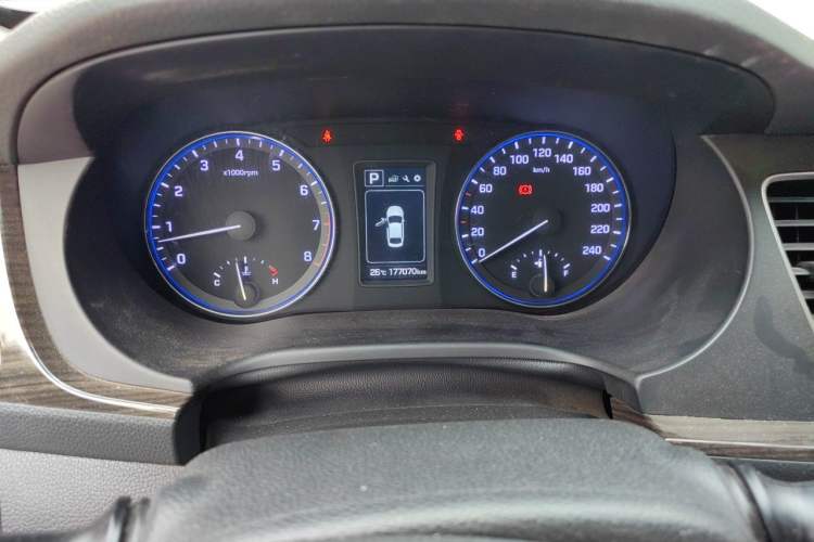 Used Hyundai Mistra 2016 1.8L Automatic Smart GLS Odometer Close Up