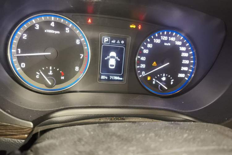 Used Hyundai Mistra 2016 1.6T Automatic Smart GLS Odometer Close Up