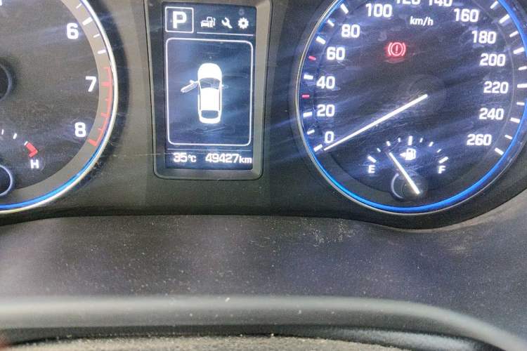 Used Hyundai Mistra 2016 1.6T Automatic Smart GLS Odometer Close Up