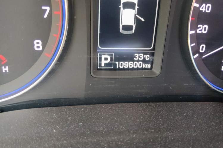 Used Hyundai Mistra 2016 1.8L Automatic Smart GLS Odometer Close Up