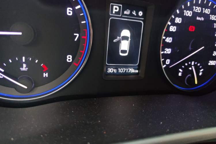 Used Hyundai Mistra 2016 1.6T Automatic Smart GLS Odometer Close Up