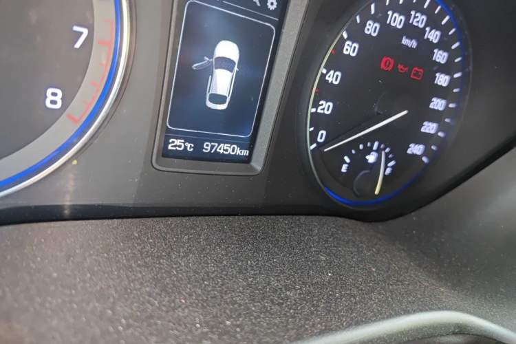 Used Hyundai Mistra 2016 1.8L Automatic Smart GLS Odometer Close Up