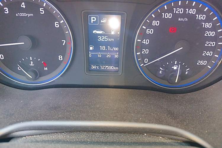Used Hyundai Mistra 2016 1.6T Automatic Smart GLS Odometer Close Up