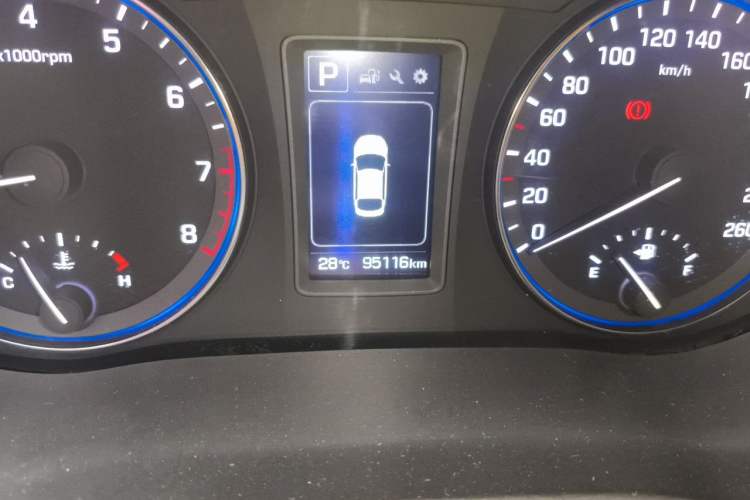 Used Hyundai Mistra 2016 1.6T Automatic Smart GLS Odometer Close Up