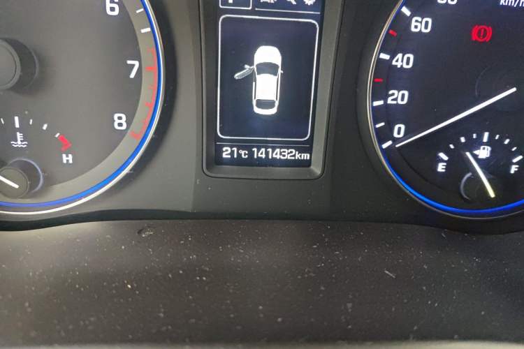 Used Hyundai Mistra 2016 1.8L Automatic Smart GLS Odometer Close Up