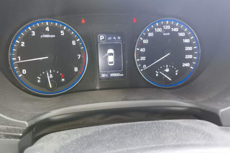 Used Hyundai Mistra 2016 1.8L Automatic Smart GLS Odometer Close Up