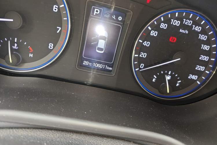 Used Hyundai Mistra 2016 1.8L Automatic Smart GLS Odometer Close Up