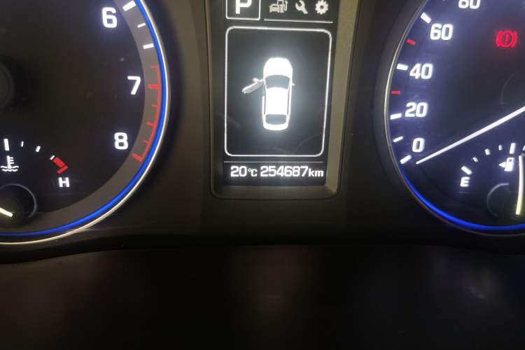 Used Hyundai Mistra 2016 1.8L Automatic Smart GLS Odometer Close Up