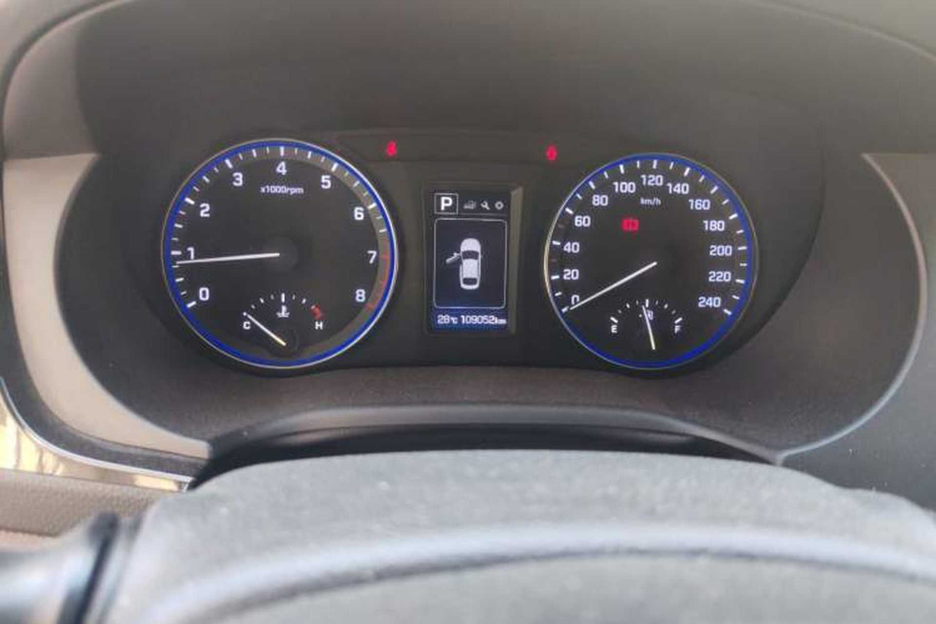 Used Hyundai Mistra 2016 1.8L Automatic Smart GLS Odometer Close Up