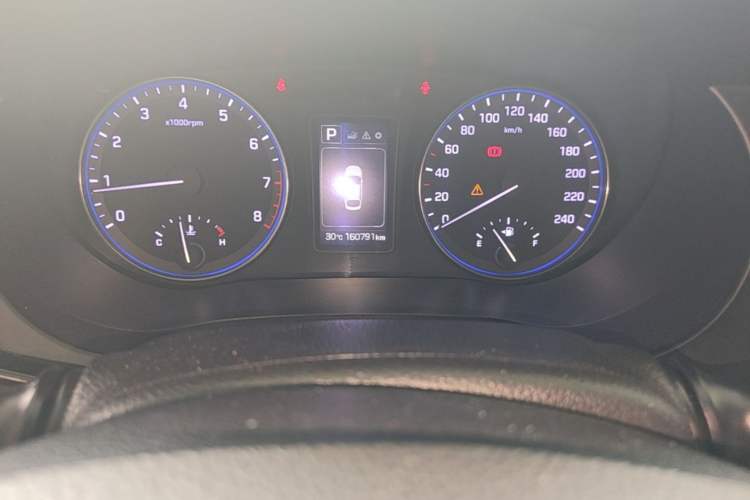 Used Hyundai Mistra 2016 1.8L Automatic Smart GLS Odometer Close Up