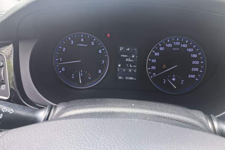 Used Hyundai Mistra 2016 1.8L Automatic Smart GLS Odometer Close Up