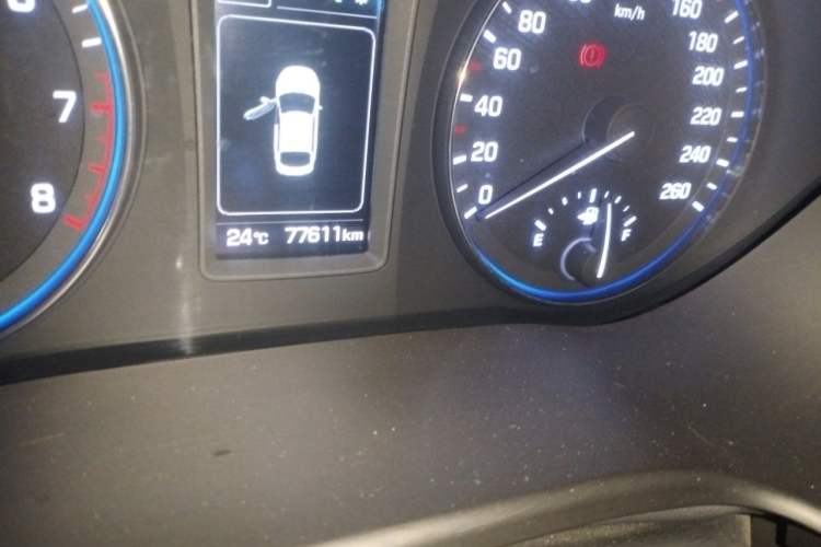 Used Hyundai Mistra 2016 1.6T Automatic Smart GLS Odometer Close Up