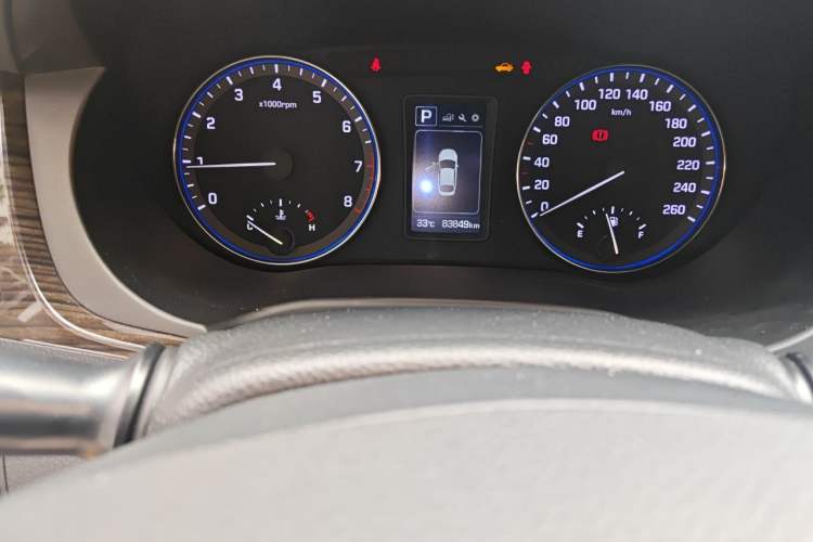 Used Hyundai Mistra 2016 1.6T Automatic Smart GLS Odometer Close Up