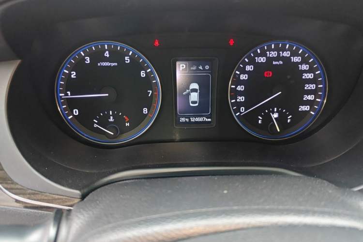 Used Hyundai Mistra 2016 1.6T Automatic Smart GLS Odometer Close Up