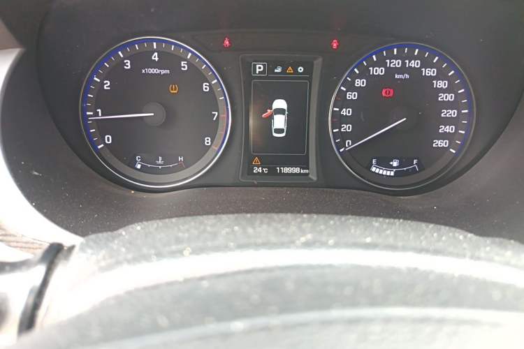 Used Hyundai Mistra 2016 1.6T Automatic Flagship TOP Model Odometer Close Up