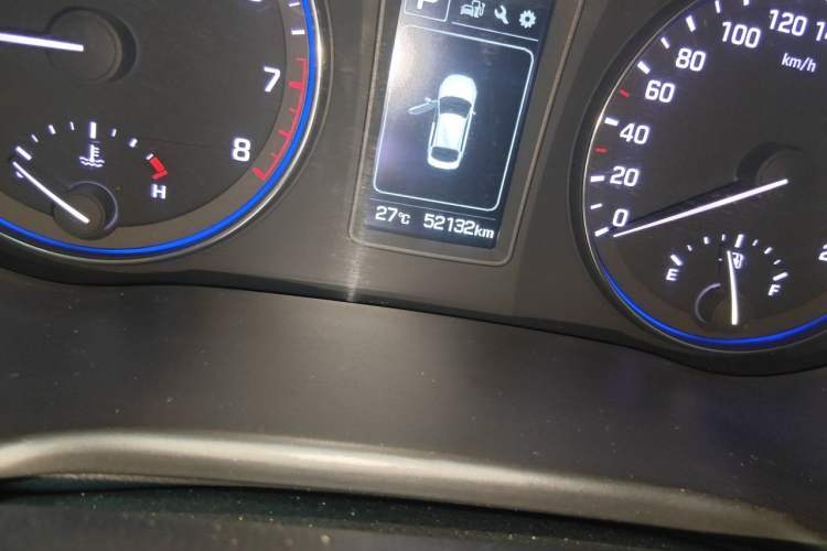 Used Hyundai Mistra 2016 1.6T Automatic Smart GLS Odometer Close Up