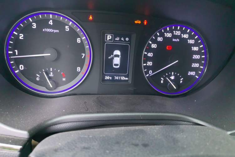 Used Hyundai Mistra 2016 1.8L Automatic Smart GLS Odometer Close Up