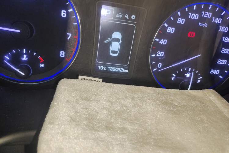 Used Hyundai Mistra 2016 1.8L Automatic Smart GLS Odometer Close Up