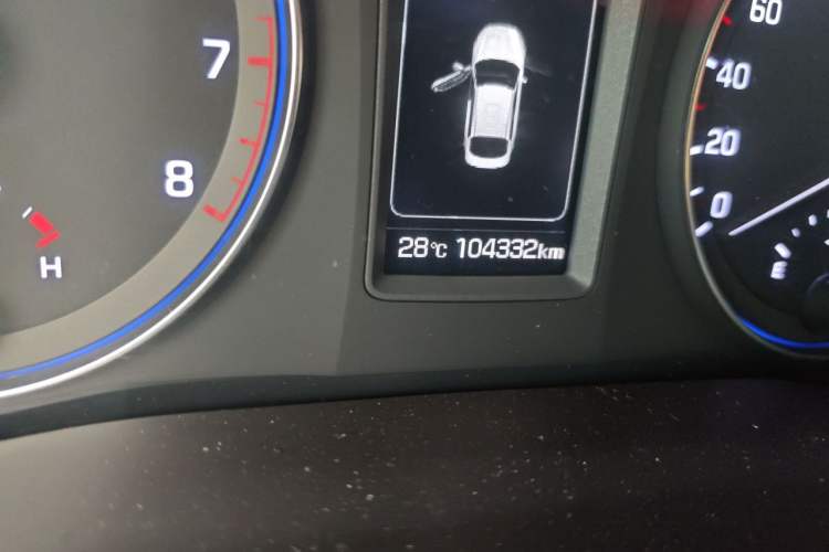 Used Hyundai Mistra 2016 1.8L Automatic Smart GLS Odometer Close Up
