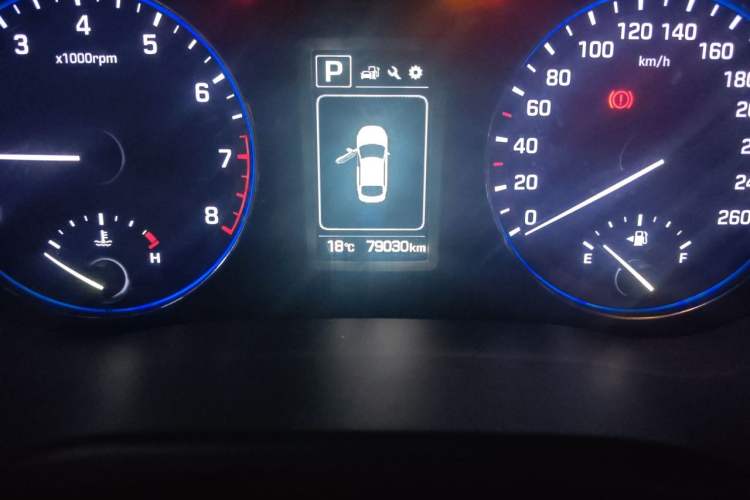 Used Hyundai Mistra 2016 1.6T Automatic Smart GLS Odometer Close Up