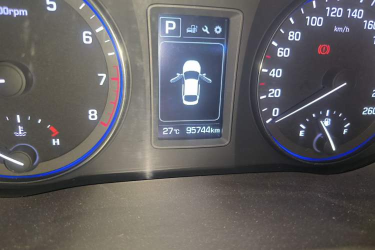 Used Hyundai Mistra 2016 1.6T Automatic Smart GLS Odometer Close Up