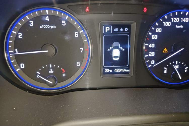 Used Hyundai Mistra 2016 1.6T Automatic Smart GLS Odometer Close Up