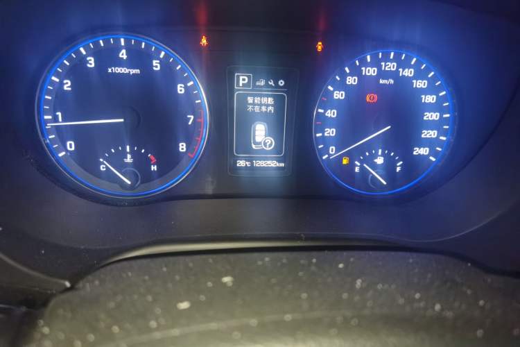 Used Hyundai Mistra 2016 1.8L Automatic Smart GLS Odometer Close Up