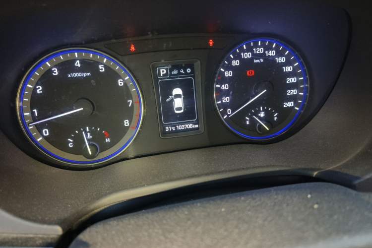 Used Hyundai Mistra 2016 1.8L Automatic Smart GLS Odometer Close Up