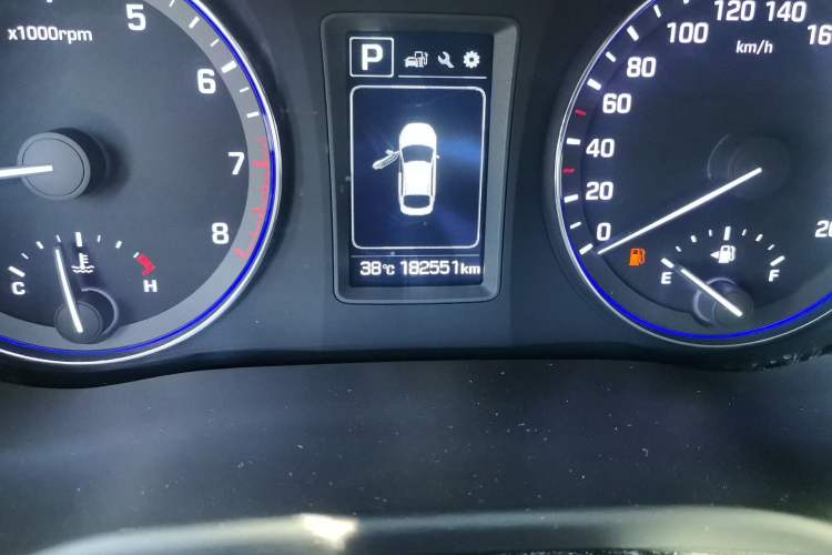 Used Hyundai Mistra 2016 1.6T Automatic Smart GLS Odometer Close Up